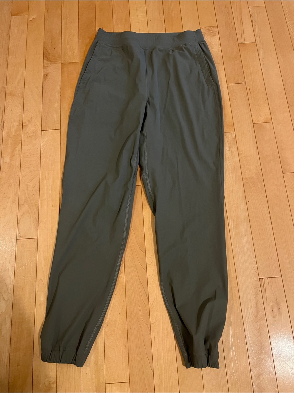 lululemon athletica Womens Size 6 Olive Jogger Pants